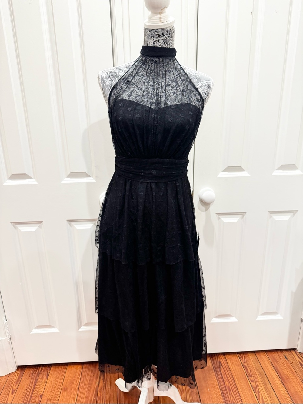 NWT Lulu's Black Lace Tiered Halter Dress 
Sz. M Coquette Whimsygoth Fairycore